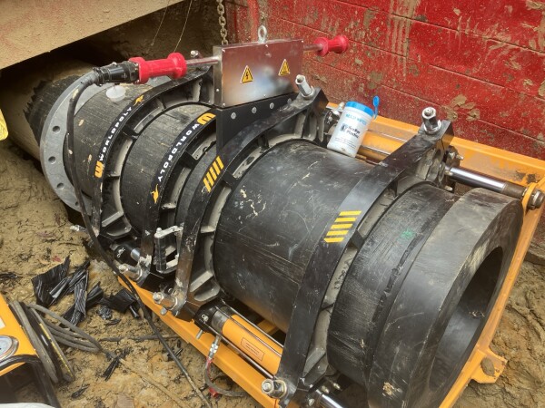 Iplex PE pipes (DN630 SDR7.4) being welded by KenKar Plastics on the site.